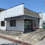 国道8号線の西側です。(外観)
